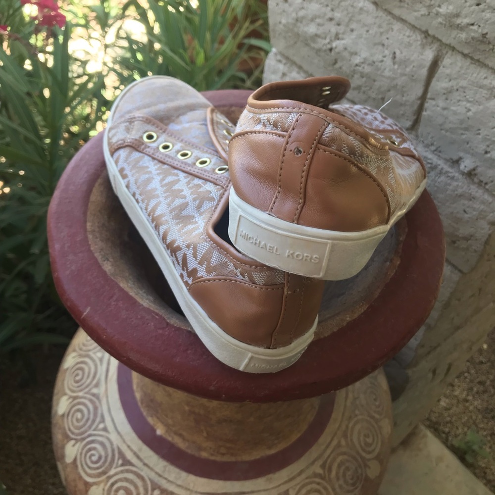 Shoes - Picture 3 of 3